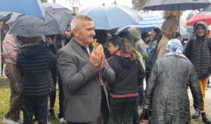 Udha e Kryqit/ Besimtarët katolikë në Shkodër kryejnë ritualin e shenjtë, përkujtim i vuajtjeve të Jezu Krishtit