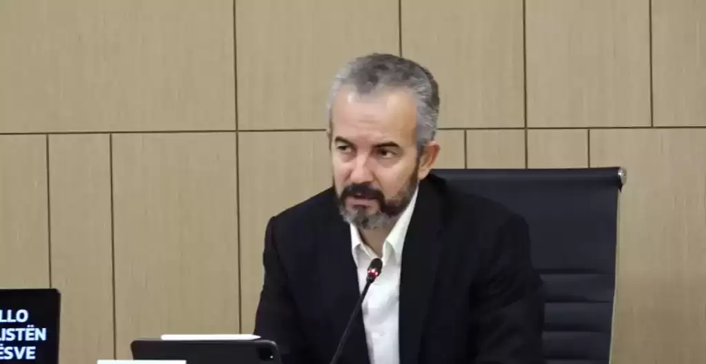 Debati në KQZ  për fletët e votimit, përfaqësuesi i PD-së së Alibeajt: Krah “Bashkë Fitojmë” duhet emri i Ilir Metës