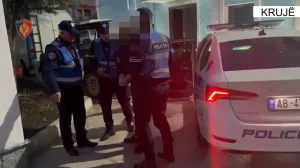 Krujë/ Mbante pa leje armë zjarri automatik, arrestohet 64-vjeçari