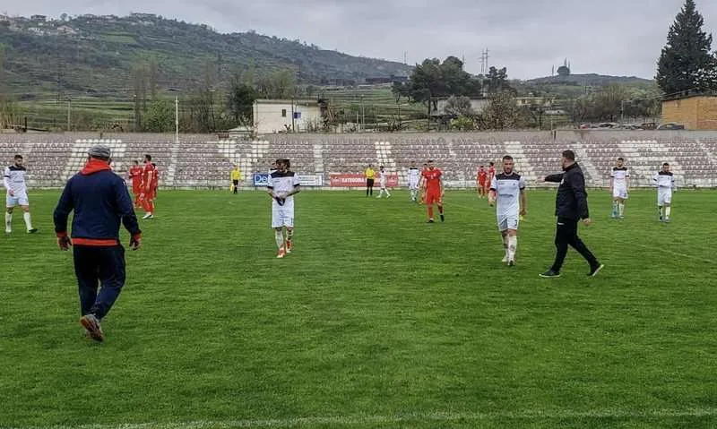 Kërcënohen arbitrat, FSHF anulon ndeshjen e Superiores