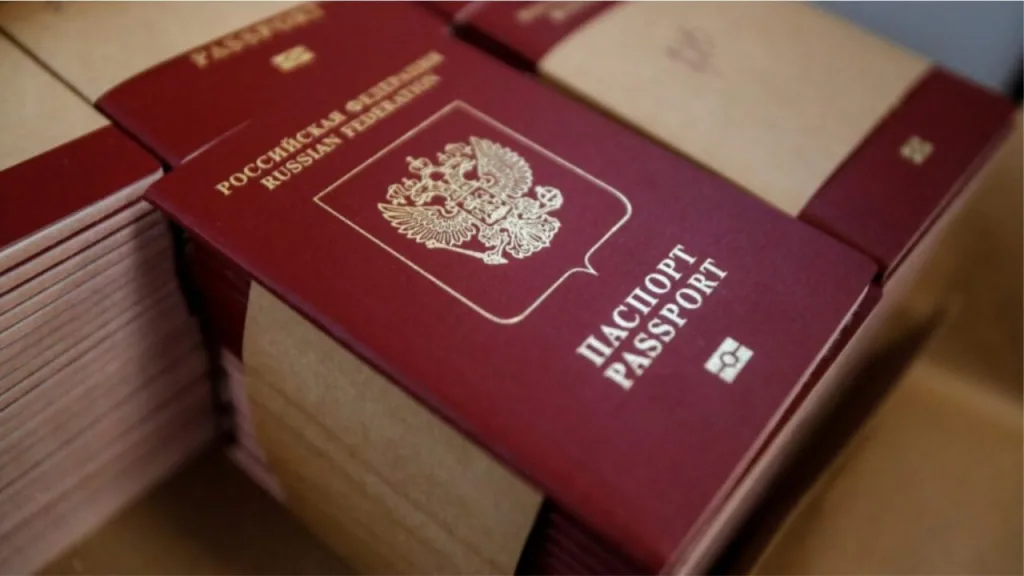 Ushtria ukrainase: Moska po detyron civilët në rajonet e pushtuara të pajisen me pasaporta të reja ruse
