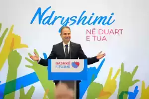 Luçiano Boçi, mesazh qytetarëve: Në sheshin e burrave, të ndajmë të bardhën nga e zeza