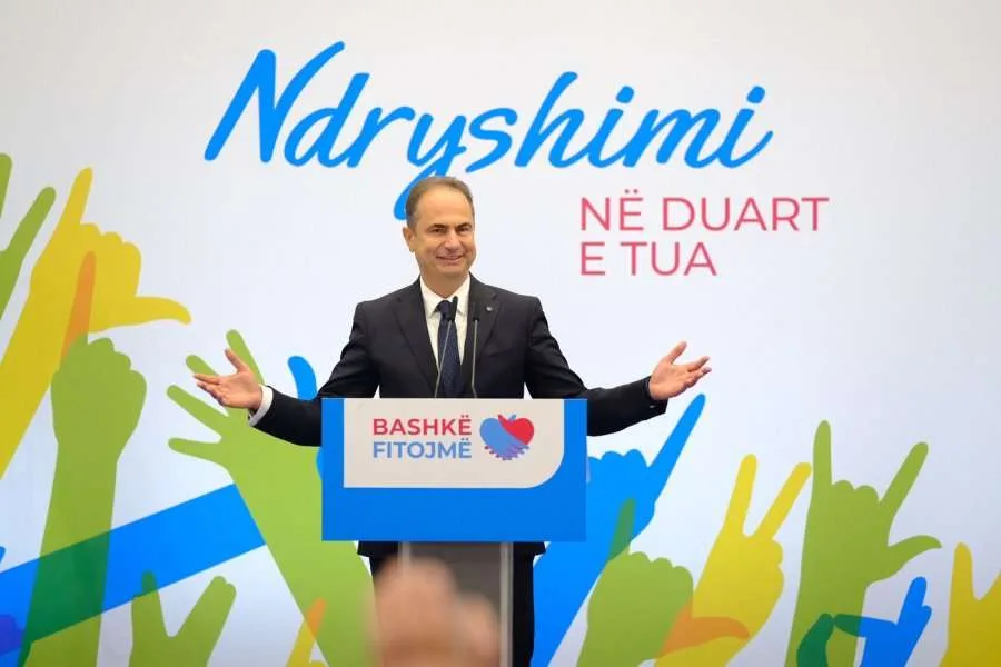 Luçiano Boçi, mesazh qytetarëve: Në sheshin e burrave, të ndajmë të bardhën nga e zeza