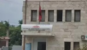 Legalizuan një ndërtesë duke cenuar truallin e xhamisë në Vlorë, ASHK kallëzon në SPAK drejtorin, ish-drejtorin dhe 6 zyrtarë të tjerë