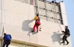 Shëngjin/U rrëzua nga skelat teksa po punonte, ndërron jetë rrugës për në spital punëtori