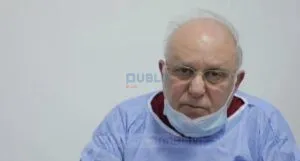 Mjeku  i nderuar Kalo  që sherbeu 42 vite në QSUT, largohet përfundimisht nga Shqipëria. Partia dhe kryetari prevalojnë mbi interesat kombëtare