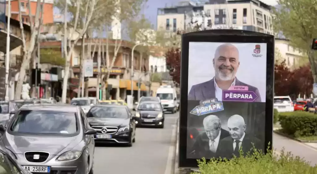 Luçiano Boçi për posterat e Ramës: Cinizmi i një buzëqeshjeje që prej Tirane shtrihet deri në Elbasan për të shkelur ligjin!