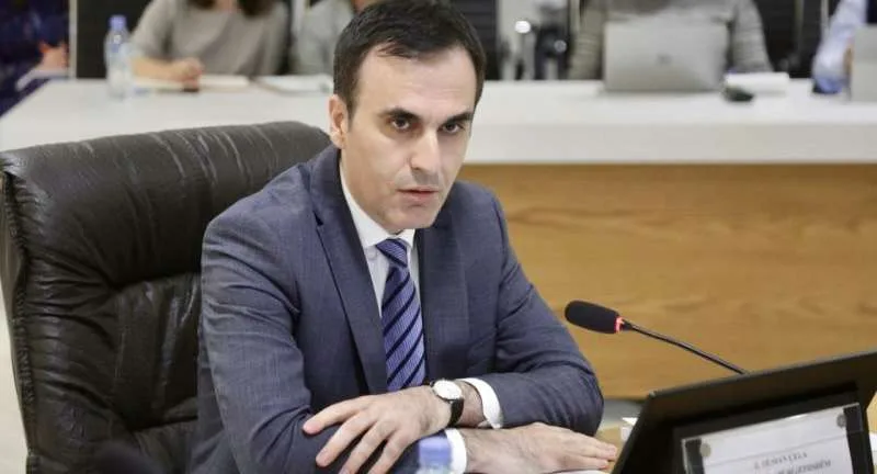 Dekriminalizimi/ Përse kryeprokurori Olsian Çela u tregua “i dorëzuar”