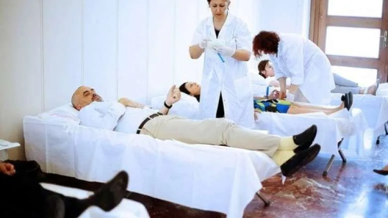 Mjekët tregojnë teknikën  e operimit që përdorën me  Ramën në QSUT