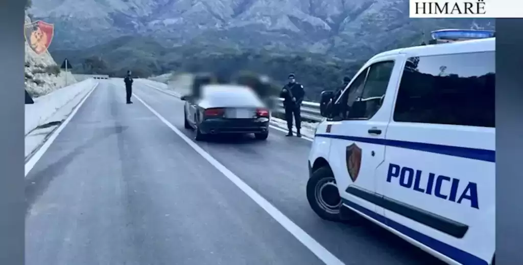Kishin 29 emigrantë të paligjshëm në furgon , arrestohen në Himarë 4 persona nga Shkodra.