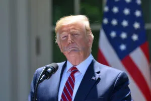Ekspertët flasin për ditën e  martë kur del Trump para gjykatës: Aktakuza ndaj tij, provë për demokracinë amerikane
