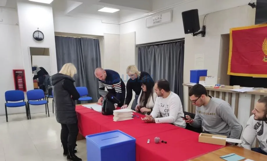 Mal të Zi, analistët: Pritet të kemi një garë të ngushtë në balotazhin presidencial