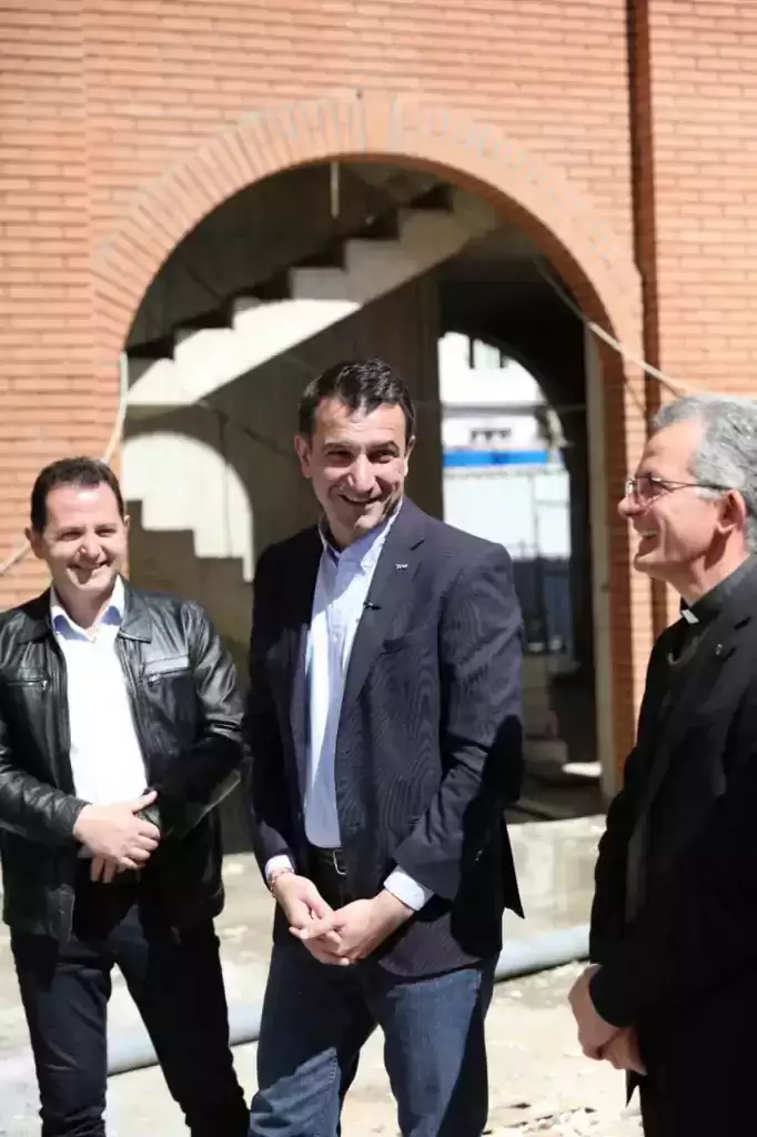 Çdo foto pranë Erion Veliajt është një gur kundër Zotit