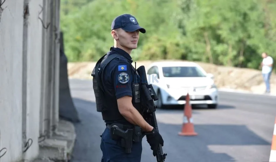 Djegia e automjeteve në veri të Kosovës, reagojnë ambasadorët e SHBA e Gjermanisë në Prishtinë: Shqetësuese që Lista Serbe nuk dënoi incidentet