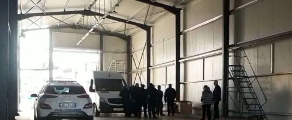 Durrës/ Sekuestrohen  8 pistoleta   në furgonin që dyshohet se ishte nisur drejt Anglisë