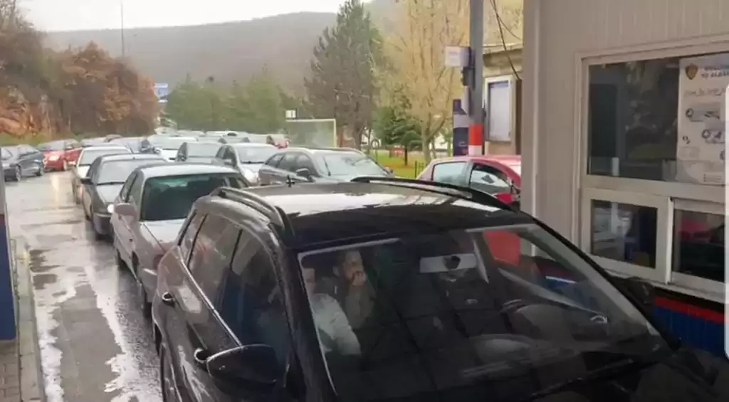 Mijëra emigrantë  në Kapshticë për Pashkët Ortodokse
