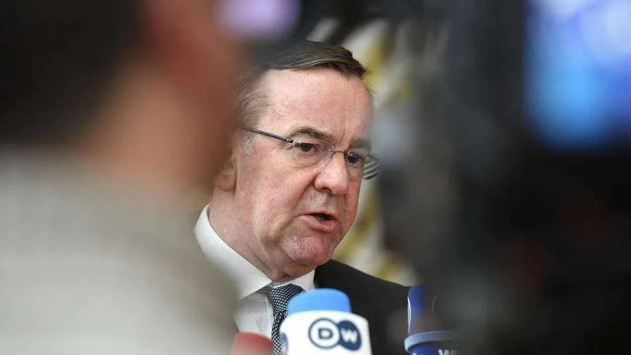 Lufta Rusi-Ukrainë/ Ministri gjerman i Mbrojtjes e pranon: Kievi merr fund nëse ndalojmë furnizimet me armë