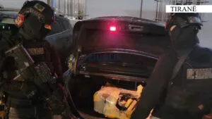 Sekuestrohen mbi 41 kg heroinë në një automjet, pranga të riut në Tiranë