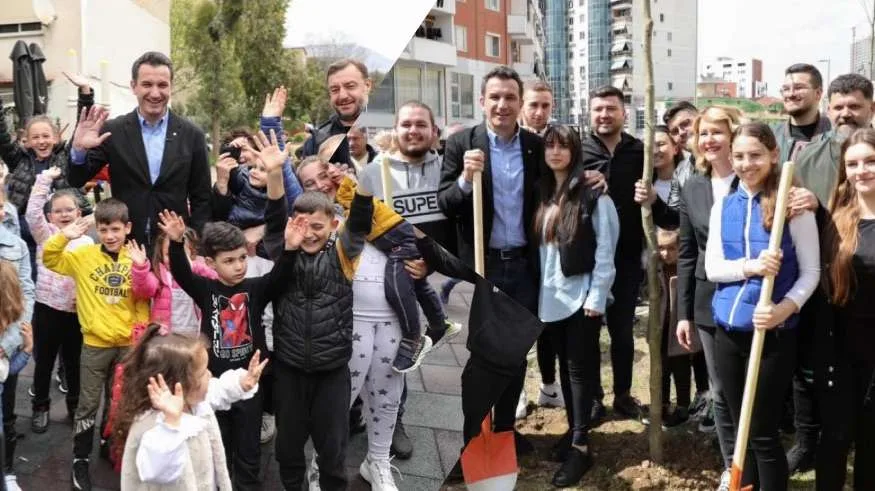 FOTO/ Veliaj shkel Kodin Zgjedhor, fushatë me fëmijë