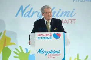 Berisha sot në Dibër e Bulqizë, i fton qytetarët të ndjekin prezantimin e dy kandidatëve