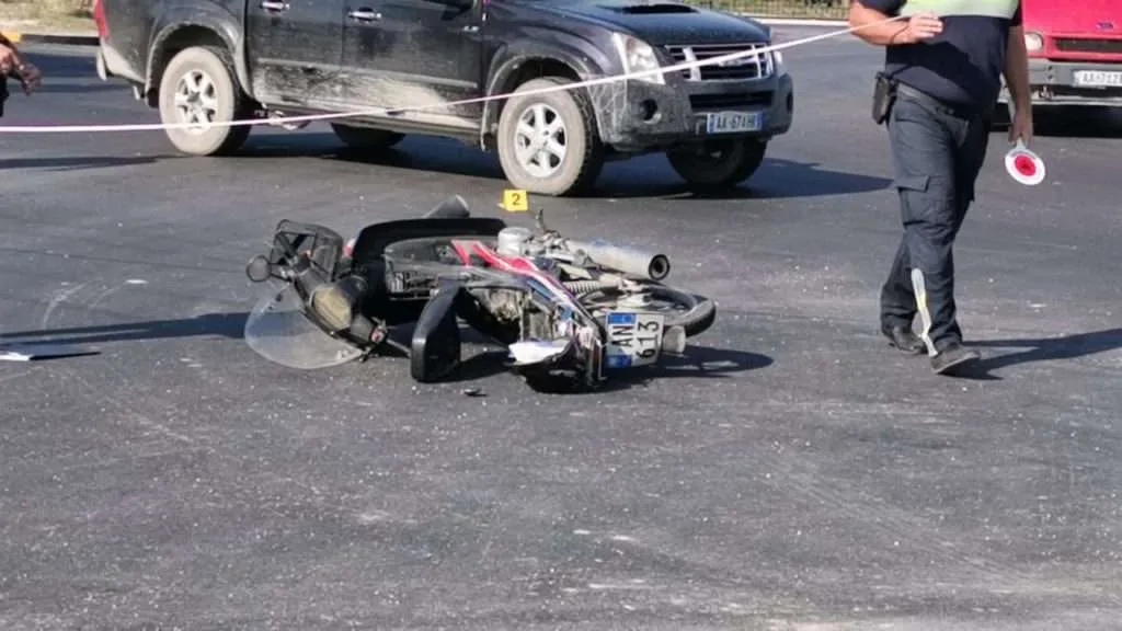 Tiranë/ 43-vjeçari me kamion, përplas drejtuesin e motorit