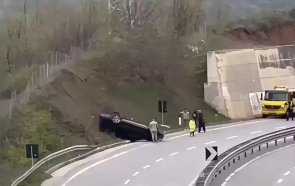 FOTO/ Aksident në Rrugën e Kombit