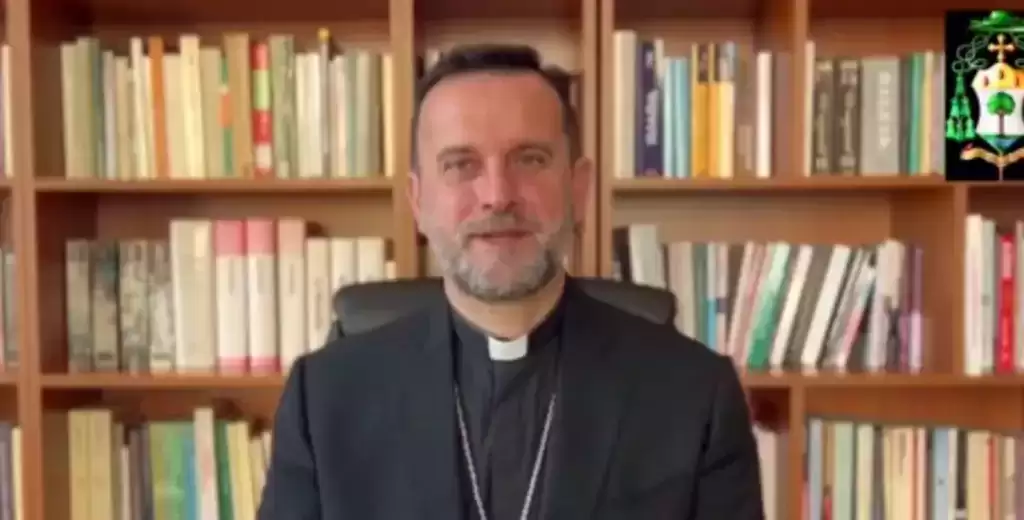 Dom Gjergj Meta uron besimtarët katolikë: Me shndet Pashka. Krishti u ringjall!