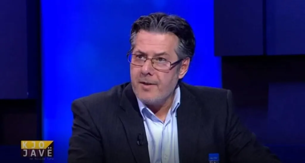 Edi Paloka: Alibeaj s’ra dakord as brenda grupit të tij. Nuk arriti të gjente kukulla që t’i përdorte si lolo!