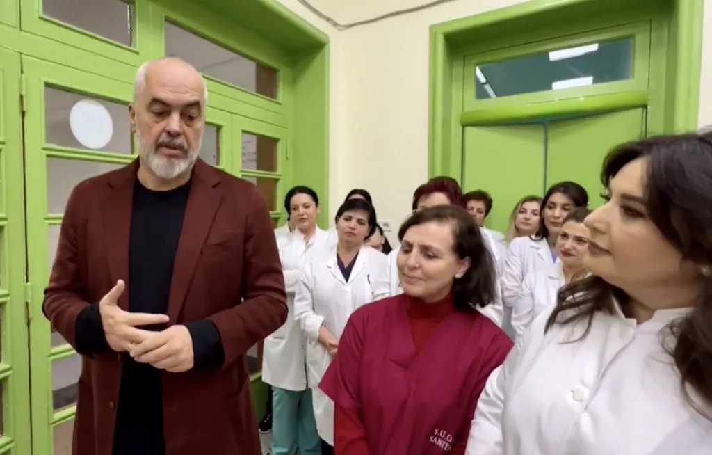 Rama rrit pagat për mësuesit, pedagogët dhe infermierët