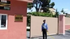 Lushnje/ Kishin përshtatur lokalin për shitje dhe përdorim të drogave të forta , 2 në pranga e 2 të tjerë në kërkim
