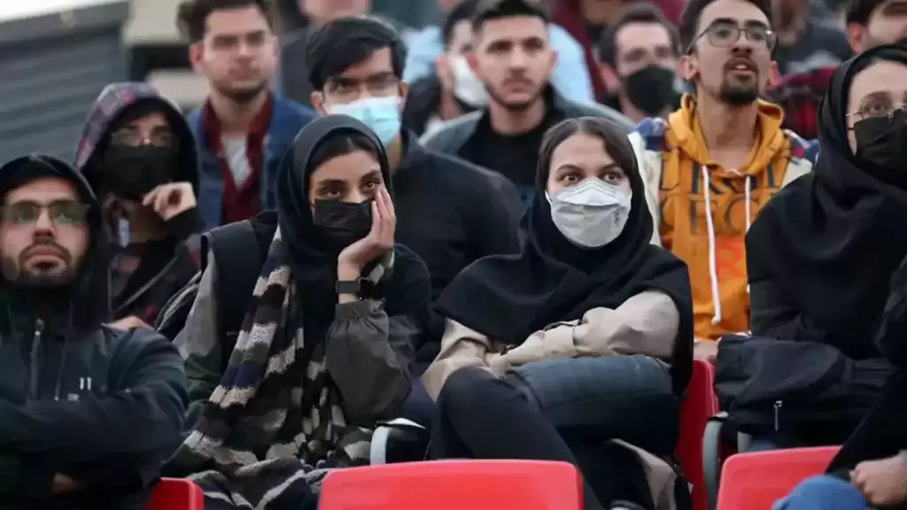 Çudia nga Irani, qeveria vendos kamera në rrugë për të monitoruar femrat që nuk mbajnë shami