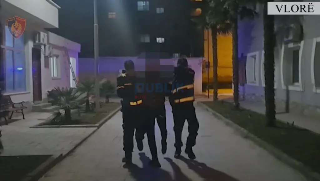 Vlorë/Grabitën zyrën e një firme ndërtimi me maska dhe kallash, në pranga një prej autorëve