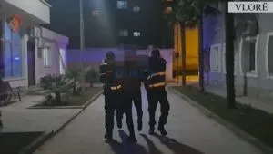 Vlorë/Grabitën zyrën e një firme ndërtimi me maska dhe kallash, në pranga një prej autorëve