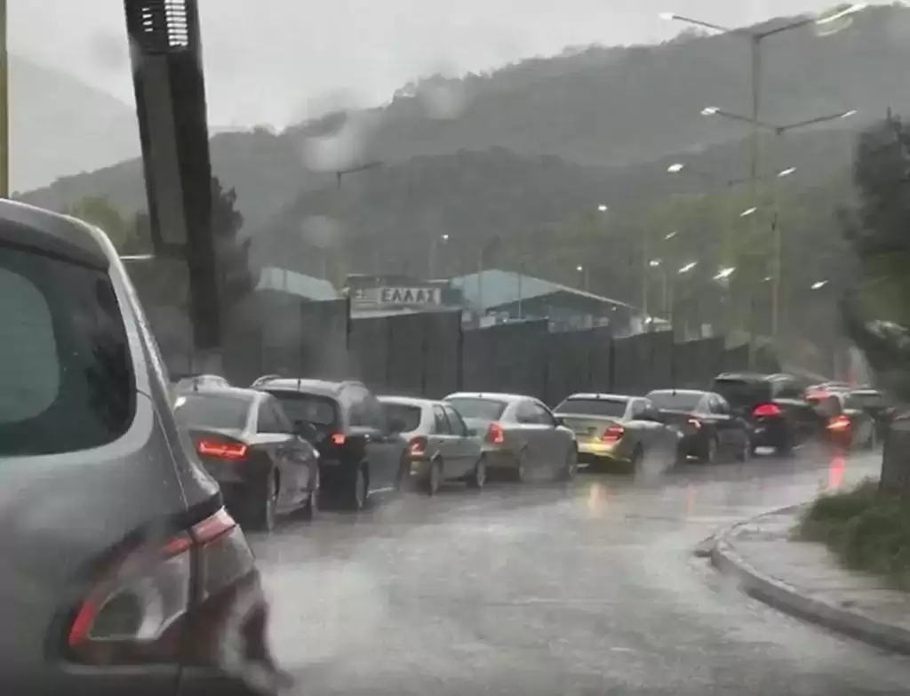 Pashkët Ortodokse/ Mijëra emigrantë kanë hyrë në Shqipëri, fluks dhe trafik në doganat greke