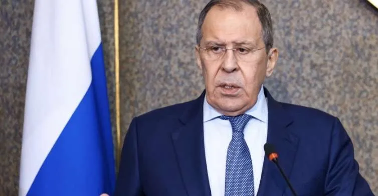 Moska bën thirrje për ndalimin e luftës, Lavrov: Rusia dëshiron që konflikti të mbarojë sa më shpejt