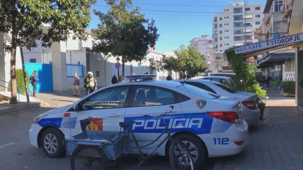 Laprakë/ Babë e bir bëjnë për spital 32-vjeçarin pas aksidentit me makinë