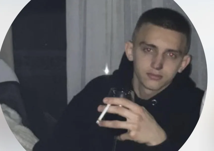 Ky që shikoni në foto, Aldo Hasani i nguli thikën tre adoleshentëve në Shkodër, shkak u bë një vajzë