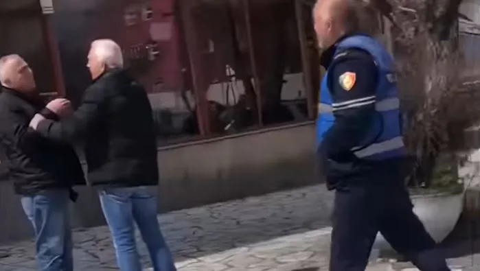 Kryebashkiaku i Pukës filmua duke i bërë presion qytetarit: Po diskutoja me njeriun tim, ishte gjendje e eksitume
