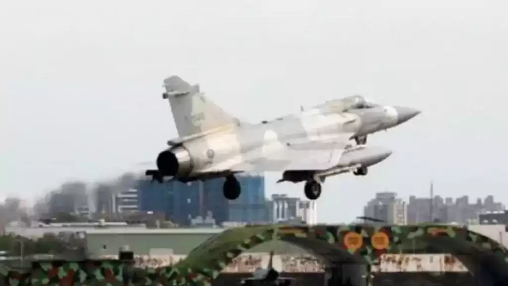 Tajvan/ 58 avionë kinezë dhe 9 luftanije në ditën e dytë të stërvitjes