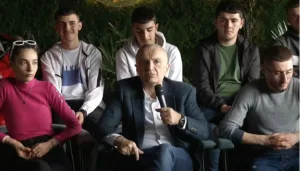 Shpërblimi për pensionistët/ Meta: Kujtohet në prag të zgjedhjeve për të blerë vota. Në dhjetor ia dha paratë klientëve të vet