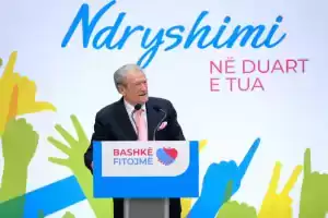 Berisha nga Durrësi: Më 14 maj do votoni ndryshimin e Shqipërisë