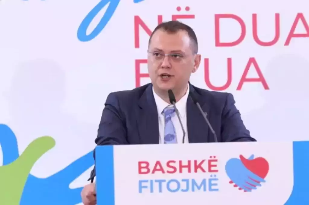 I kërkon nga 20 karta identiteti që t’i ketë vota të sigurta! / Indrit Hoxha bën denoncimin e fortë: Kryetari socialist i Bashkisë së Vorës po i bën presion administrates
