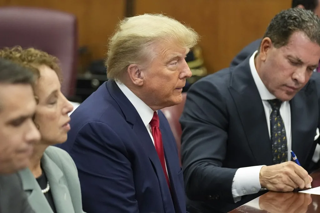 34 akuza, rëndojnë mbi Trump,  nga falsifikimi, te pagesat e parave për dy gra