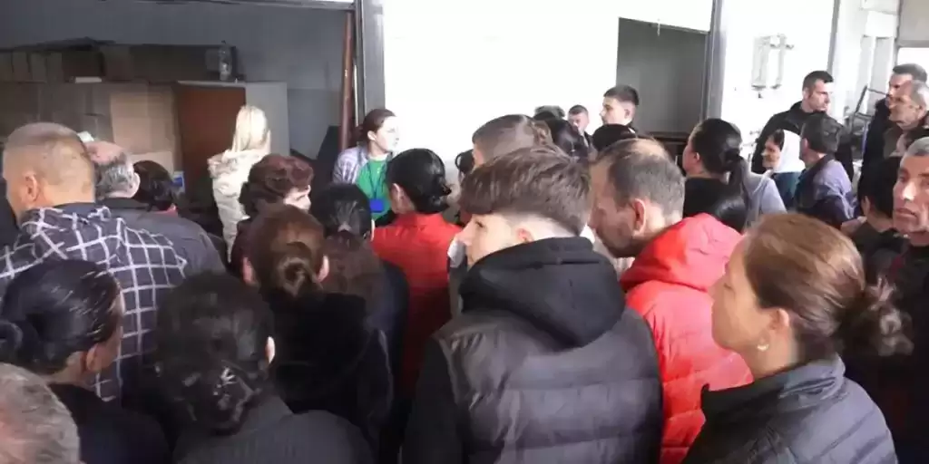 KUKËS/ Pas Hasit shpërndahen ushqime falas edhe në Kukës, Bashkia thirrje banorëve: Ejani tërhiqni pakot te magazina  