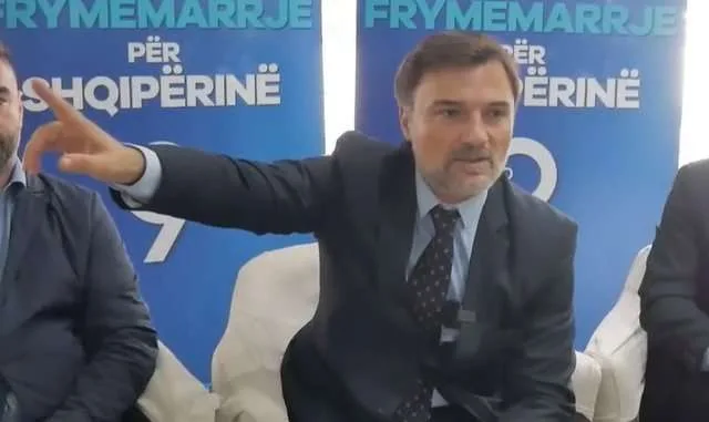 Alibeaj vijon me avazin/ Në 2021-shin humbëm prej Sali Berishës