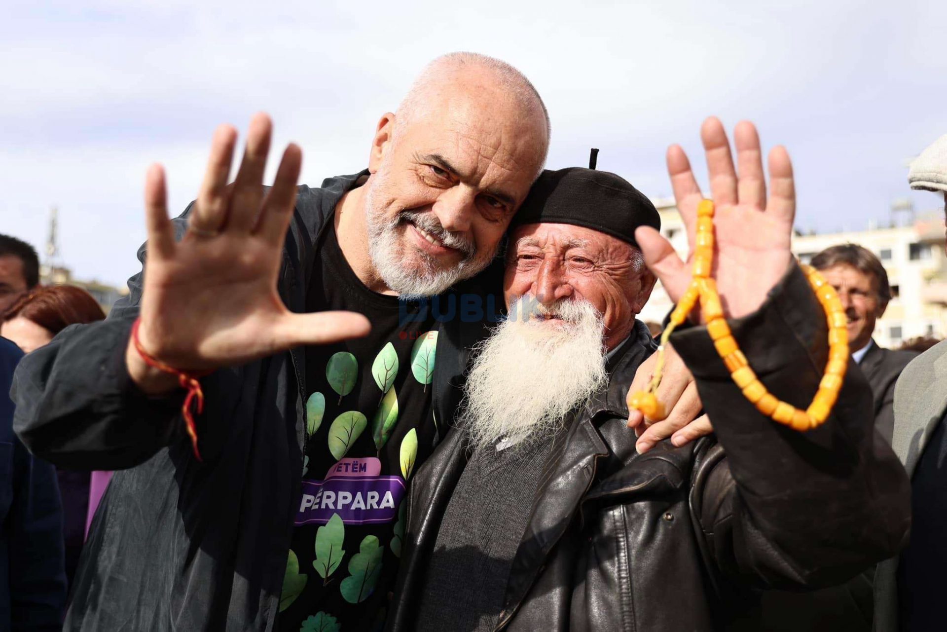 Fushata/ Rama flet  për herë të parë për mjekrën e gjatë!