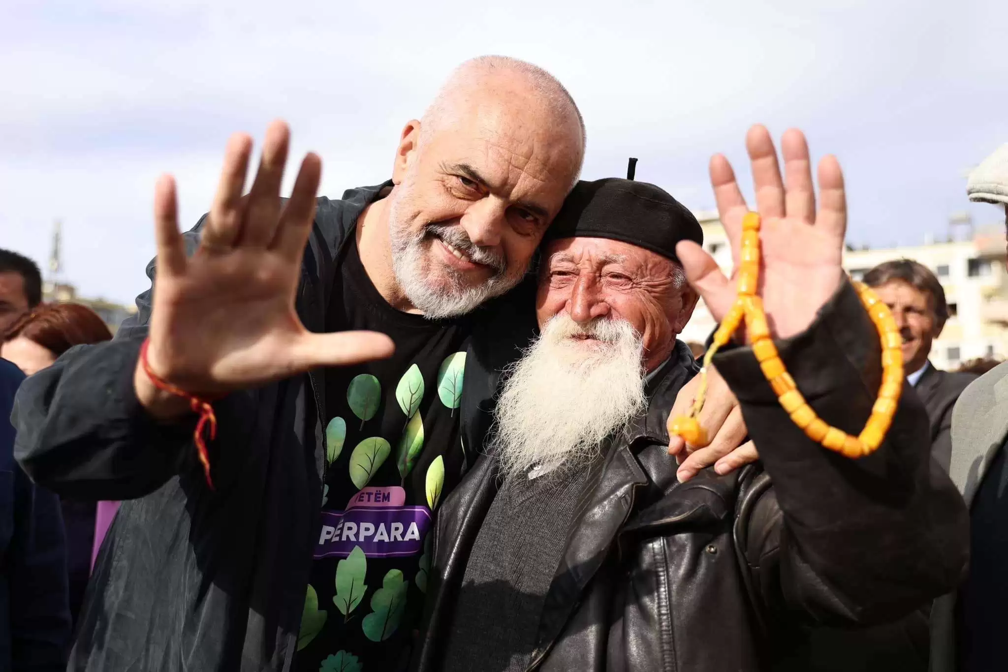 Fushata/ Rama flet  për herë të parë për mjekrën e gjatë!