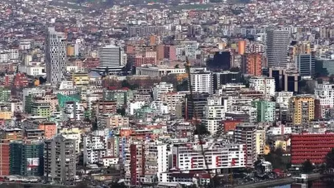 Pse u tërhoq Shoqata e Ndërtuesve nga padia në Kushtetuese për konfiskimet e pronave me VKM pas kërcënimit që u bëri Rama