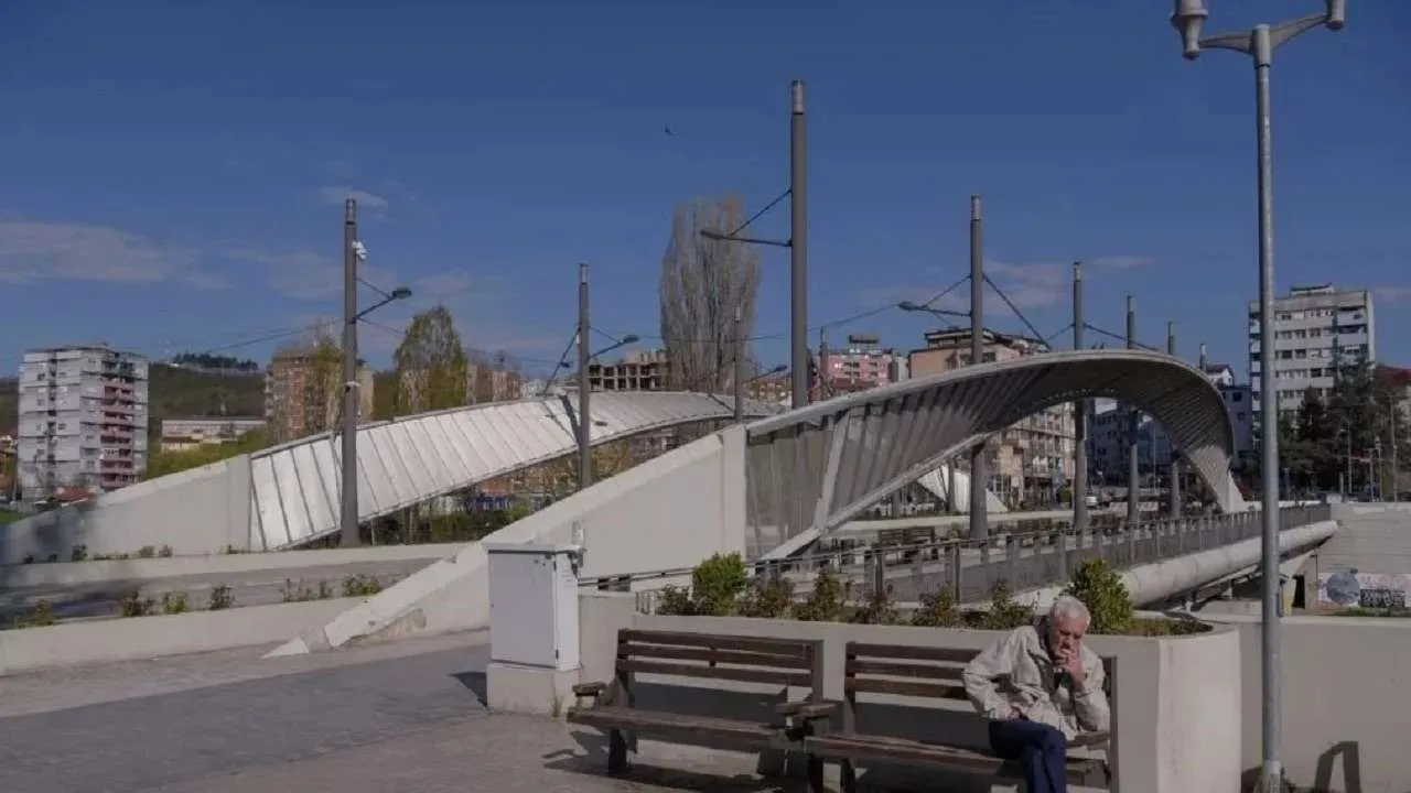 Qeveria e Kosovës për urën mbi Ibër: Heqja e pengesave të lëvizjes, vendim i drejtë
