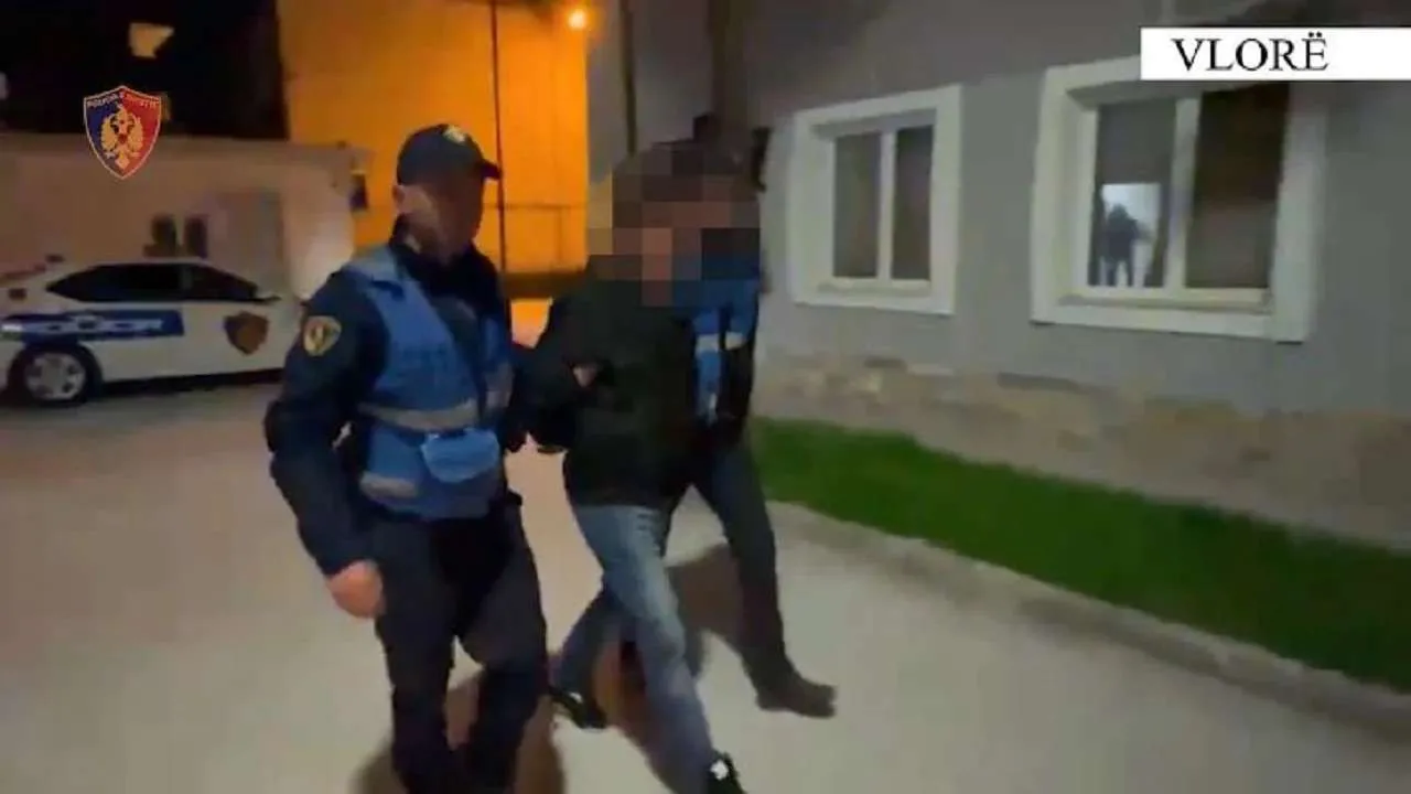 Dhunoi vjehrrën dhe nipin e saj, më pas i vuri flakën banesës në Vlorë/ Në kërkim ish dhëndri kosovar, në pranga bashkëpunëtori